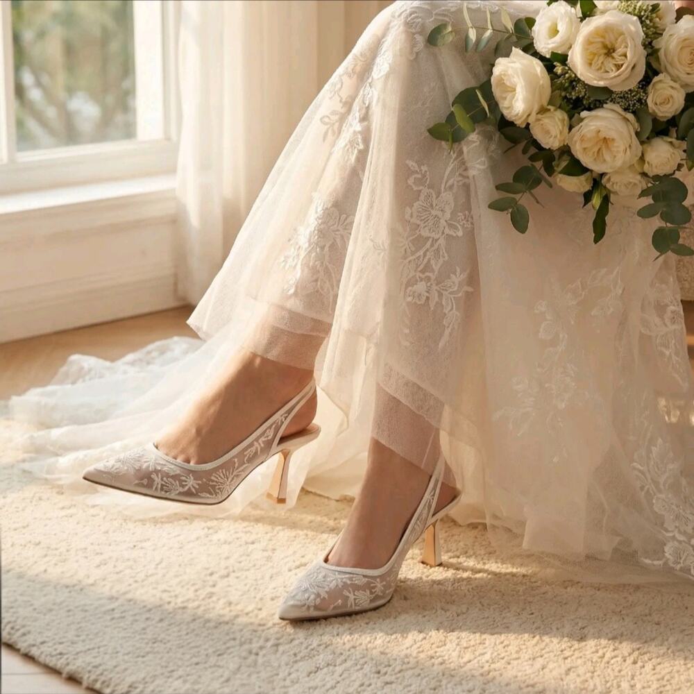 Fy. MSRP $40 NWOB DERDALN WHITE FLORAL EMBROIDERED MESH SLINGBACK PUMPS ♡SIZE 6♡